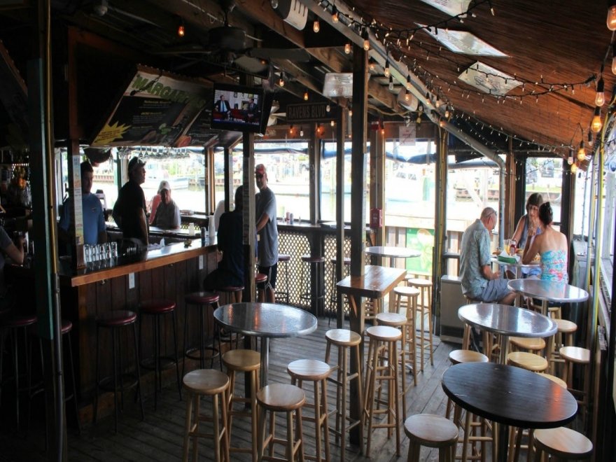 Harborside Bar & Grill