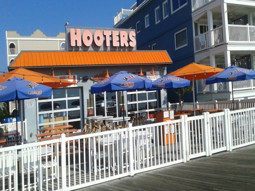 Hooters