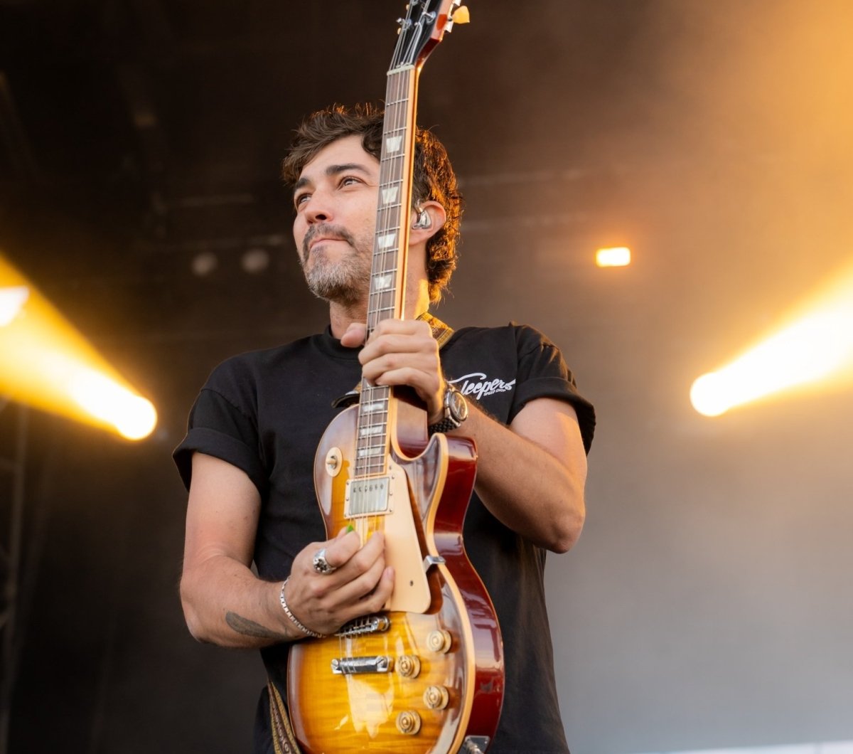 Country Calling Country Calling guitarist performing